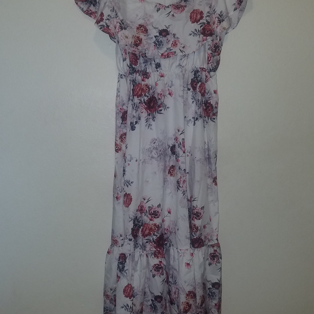 Elegant Floral Cold-Shoulder Maxi Dress - Picture 3 of 6